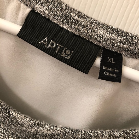 Apt 9 Gray & White top - Picture 2 of 2
